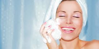 Vemale.com - Kalau mau kulit sehat dan bebas jerawat, cuci muka 2 kali sehari! Saran tersebut sebenarnya tidak terlalu tepat, karena facial foam yang ... - agar-kulit-tetap-sehat-cuci-muka-cukup-1-kali-sehari