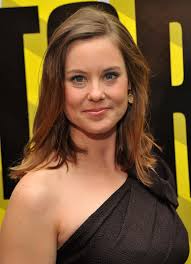 Actress Ashley Williams attends a screening of &quot;Margin Call&quot; during the opening night of the 2011 New Directors/New Films Festival at The Museum of Modern ... - Ashley%2BWilliams%2BShort%2BHairstyles%2BSide%2BParted%2BEa_03x3FldLl