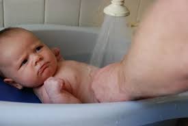 「baby bathing」的圖片搜尋結果