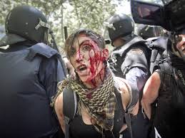 Resultado de imagen de cargas policiales contra periodistas españa fotos