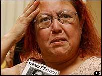 Rosa Silva, whose father was a victim of Gen Pinochet&#39;s regime. It has been an emotional rollercoaster for Pinochet&#39;s pursuers - _41340859_rosasilvamario_b203_ap