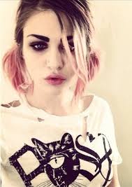 Frances Bean Cobain — daughter of Courtney Love and grunge legend Kurt Cobain — has taken on what she thinks is the utter self-absorption of Keeping Up with ... - frances-bean-cobain-twitter-war