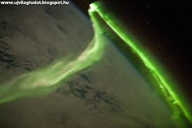 Képtalálat a következőre: „aurora borealis from space”