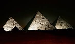 Resultado de imagem para imagens de pirâmide prateada