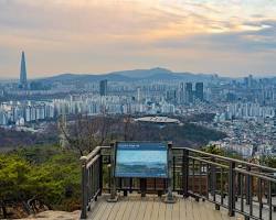 서울 북한산 국립공원 전경 및 주요 봉우리 사진, AI로 생성