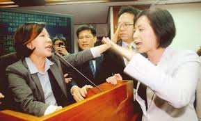 <b>...</b> left, and Democratic Progressive Party Legislator <b>Ho Hsin</b>-<b>chun</b>, right, <b>...</b> - P03-121218-11111