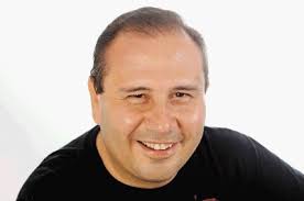 El sucesero Osvaldo Alvarado es la nueva ficha del programa “En Vivo”, según confirmó ayer el productor del espacio, Alonso Acosta. - 2155314_0