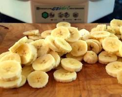 Gambar Thinly sliced bananas