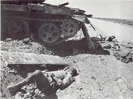 نتيجة بحث الصور عن صور قتل الجنود المصريين تحت الدبابات الاسرائيلية
