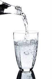 Bahaya dan Manfaat Minum Air Putih