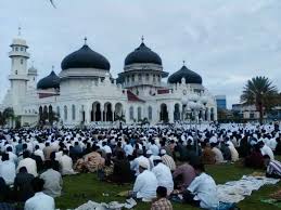 Image result for sholat di Masjid pada Hari Raya Idul Fitri dengan baju baru dan cantik
