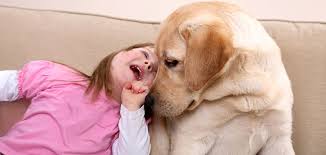 Resultado de imagen de niños sindrome de down con perros