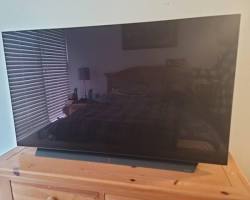 Image of LG C1 OLED reflecting minimal light in a moderately bright room