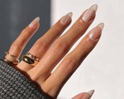 Glitter and sparkle nail polish trend
