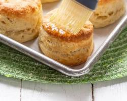 Gambar Brush the tops of the biscuits with melted butter