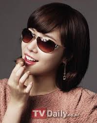 Huang Ching-Yin Korean actor recently announced her new fashion sunglasses poster shot. - 2010225151445677