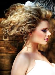 Saç, makyaj ve kişisel bakım alanının marka ismi Trio Kuaför, bahar gelinlerine makyajda canlı renkleri, ... - fft99_mf2246323