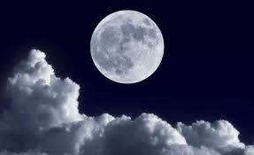 Méditation à la pleine lune Images?q=tbn:ANd9GcS9jg4RY1956o6098wP-zgb3RB587QUtVgFxMpLViihDAFwr5fZ
