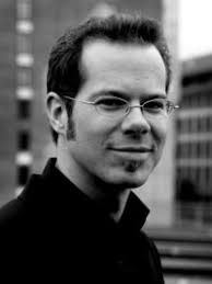 Stefan Fröhlich ist freier Übersetzer für IT-Fachliteratur und Software-Entwickler. Seinen Einsteig ins Berufsleben fand er als Journalist bei einer ... - Foto_Stefan-Fr%25C3%25B6hlich_test1