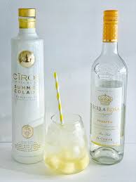 Pineapple cooler | Heathy drinks, Alcohol drink recipes, Stella rosa ...