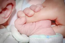 Bebé de pais infetados nasce em Hospital de Matosinhos e testa negativo