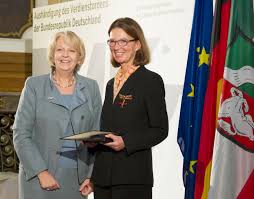 uni.aktuell: Bundesverdienstkreuz für Professorin Dr. Gisela Lück