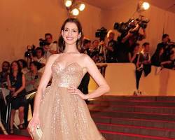 Anne Hathaway in a Valentino gown