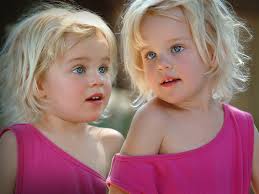   Photos beautiful twins images?q=tbn:ANd9GcS