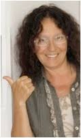 Cristina Zanetti (Bologna 1953), laureata in filosofia, è scrittrice, blogger e militante. MUSICA. Cantautrice e chitarrista, si è esibita sia come solista ... - Zanetti-foto