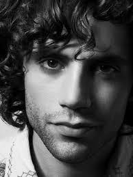 Mica Penniman (born 18 August 1983), known by his stage name Mika, is a London-based singer who has a contract with Casablanca Records and Universal Music. - mare_1327_mika_02