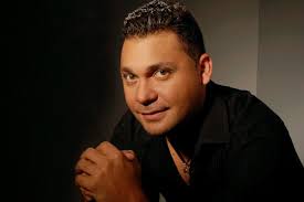 Jean Carlos Centeno is a well known Colombian singer and songwriter specializing in folk music. His music revolves around salsa, Vallenato, and bolero. - jean-carlo-c