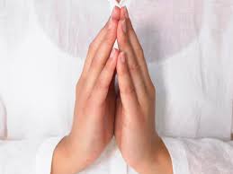 Resultado de imagem para hands praying