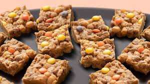Crunchy REESE'S PIECES Bars | Recipes