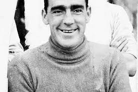 Frank Swift. Frank Swift. Born in Blackpool on Christmas Day 1913, Swift earned rave reviews playing in goal for Fleetwood Town and had half-a-dozen ... - C_71_article_1202241_image_list_image_list_item_0_image-577285