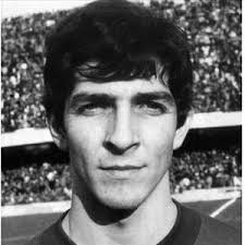 Nació en Santa Lucia, Prato el 23 de septiembre de 1956. Fue formado como futbolista en el Cattolica Virtus de Florencia y en la Juventus ... - rossi_fifa_396_1224_sq_large