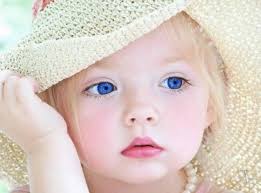 Résultat de recherche d'images pour "bébé fille blond au yeux bleu 2 ans"