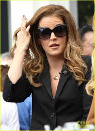 About this photo set: Lisa Marie Presley visits the Grove shopping center with hubby Michael Lockwood on Thursday (May 17) in Los Angeles. - presley-extra-04