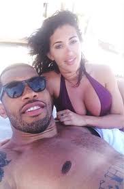 julius-peppers-girlfriend-claudia-sampedro Julius Peppers is dating a model named Claudia Sampedro. Peppers, who signed a 3-year deal with the Green Bay ... - julius-peppers-girlfriend-claudia-sampedro