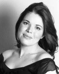 Later she receives classes of vocal improvement with the great soprano Linda Mirabal. She extends her repertoire with the pianist Paloma Camacho, ... - clip_image002_000
