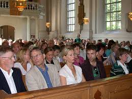 Bildresultat för Gudstjänst i kyrka med många besökare