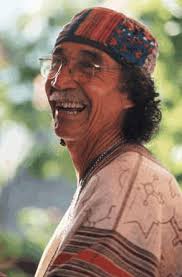 Don Agustin Rivas Vasquez ist Musiker, Bildhauer und Curandero (Heiler) in der Tradition einiger Stämme Amazoniens (wie etwa der Shipibo-Indianer in Peru). - arivas
