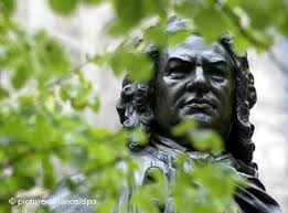 Bach is honored with a monument in front of Leipzig&#39;s St. <b>Thomas Church</b> - 0,,3195480_4,00