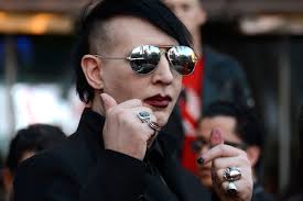 Resultado de imagem para cantor norte-americano Marilyn Manson.