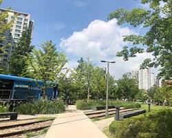 서울 마포구 연남동 경의선 숲길, AI로 생성