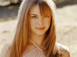 Emily Van Camp. Is this Emily VanCamp the Actor? Share your thoughts on this image? - emily-van-camp-1722782757