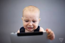 Resultat d'imatges de babies with smartphones