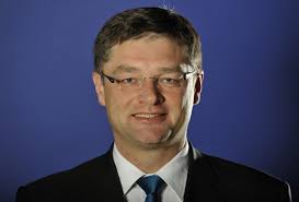 Holger Zastrow, der FDP-Parteivize aus Sachsen, freut sich, dass mit dem neuen Generalsekretär Patrick Döring die &quot;Abteilung Attacke&quot; wieder besetzt ist. - fdpvize-holger-zastrow-gespraech