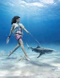 Αποτέλεσμα εικόνας για woman walking the depths of sea