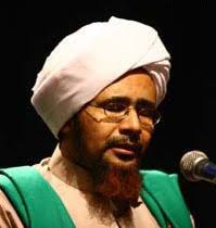 Habib Umar. The elder statesman of the Hadhramis [1], who appears to be a well-known Sufi scholar, reminded Indonesian Muslim leaders to focus on their role ... - habib-umar