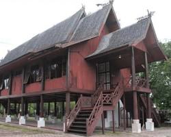Rumoh Aceh rumah adat Aceh arsitektur tradisional, buatan AI